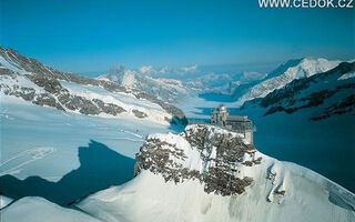 Alpskými Průsmyky Z Davosu Do Montreux - Autem Či Motocyklem - ilustrační fotografie