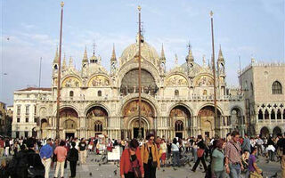 Benátky, ostrovy, slavnosti gondol a Bienále - ilustrační fotografie