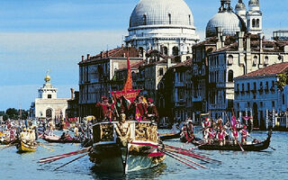 Benátky s koupáním - ilustrační fotografie