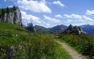 Divoká krása Tyrol v Kitzbühelu s kartou - ilustrační fotografie