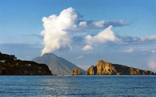Itálie, Sicílie - Liparské Ostrovy - Ostrov Vulcano - Lodí Z Neapole - ilustrační fotografie