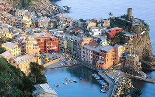 Itálie - Turistické Toskánsko - Apeniny, Cinque Terre A Apuánské Alpy - ilustrační fotografie