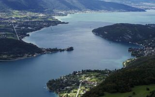 Jezero Annecy - ilustrační fotografie
