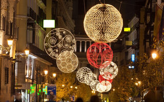 Madrid a vánoční trhy na Plaza Mayor - ilustrační fotografie