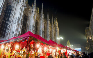 Milano - adventní víkend v Itálii a světové Vánoční trhy řemesel, nákupy - ilustrační fotografie