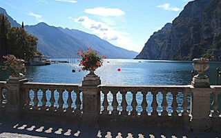 Moře Dolomit Lago di Garda - ilustrační fotografie