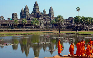 Na Kolech K Chrámu Angkor Wat S Odpočinkem Na Ostrově Koh Chang V Thajsku - 12 Dní - ilustrační fotografie