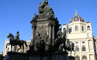 Vídeňská filharmonie a Schönbrunn - ilustrační fotografie