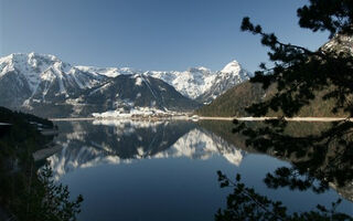 Zillertálské Alpy a jezero Achensee - ilustrační fotografie