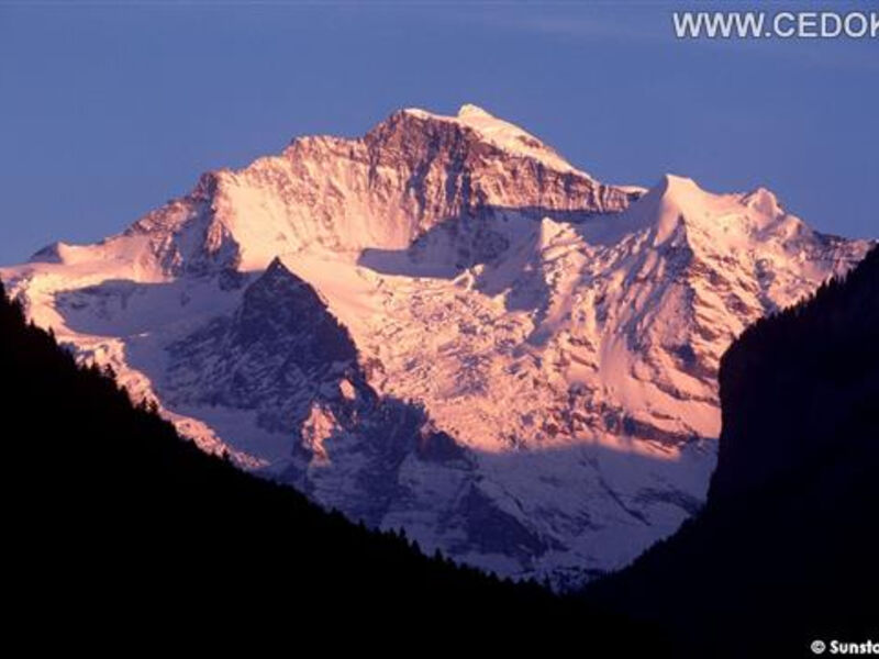 Alpskými Průsmyky Z Davosu Do Montreux - Autem Či Motocyklem Pro Nezávislé Cestovatele