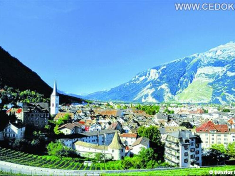 Alpskými Průsmyky Z Davosu Do Montreux - Autem Či Motocyklem Pro Nezávislé Cestovatele