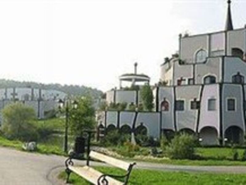 Barevné wellness ve Štýrsku s Hundertwasserem