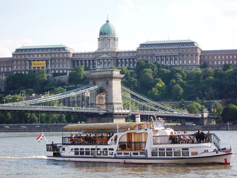 Budapešť - lodí do Ostřihomi