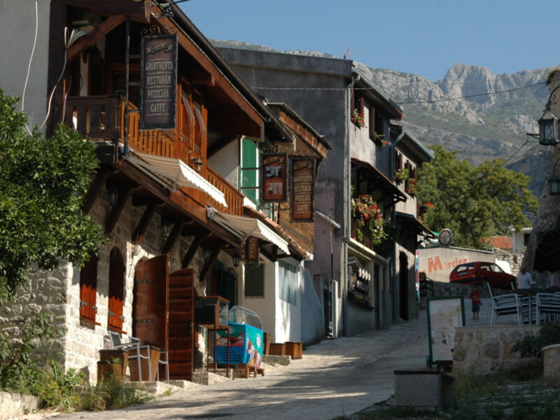 Černá Hora, Albánie
