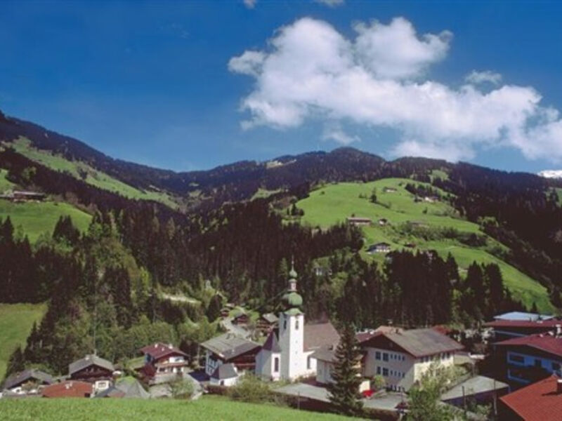 Divoká krása Tyrol v Kitzbühelu s kartou