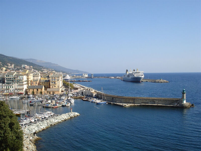 Korsika S Lehkou Turistikou