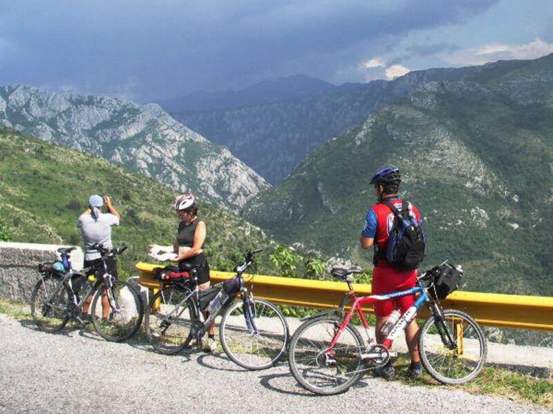 Národní Parky A Moře Černé Hory Na Kole - Privátní Dům
