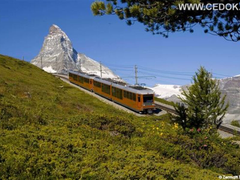 Pěší Turistika Ve Stínu Matterhornu