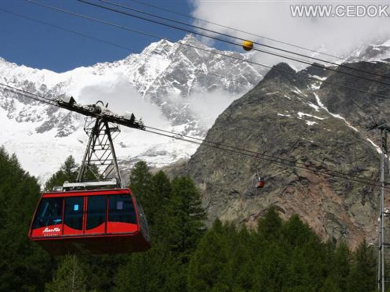 Pěší Turistika Ve Stínu Matterhornu