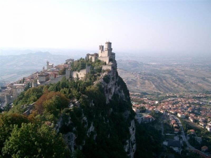 Republika San Marino, jeskyně, lanýže a města UNESCO