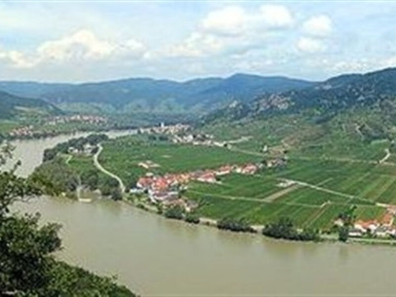 Vinařské údolí Wachau s plavbou a vinobraní v Retzu