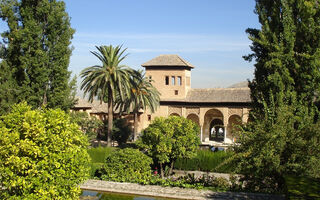 Andalusie - kraj lahodného vína, podmanivé přírody a pohádkově krásných paláců - letecky - ilustrační fotografie