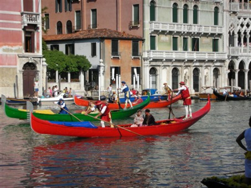 Benátky, ostrovy, slavnosti gondol a moře